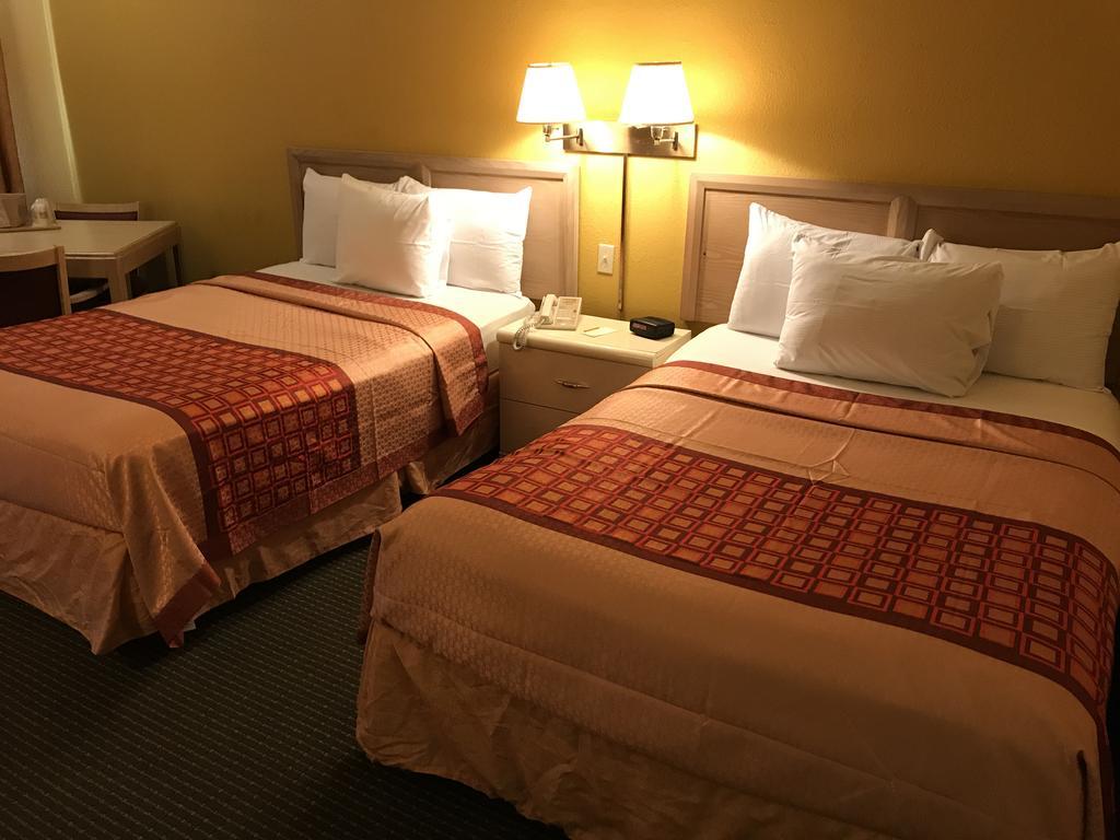 Budget Host Inn Сандъски Екстериор снимка