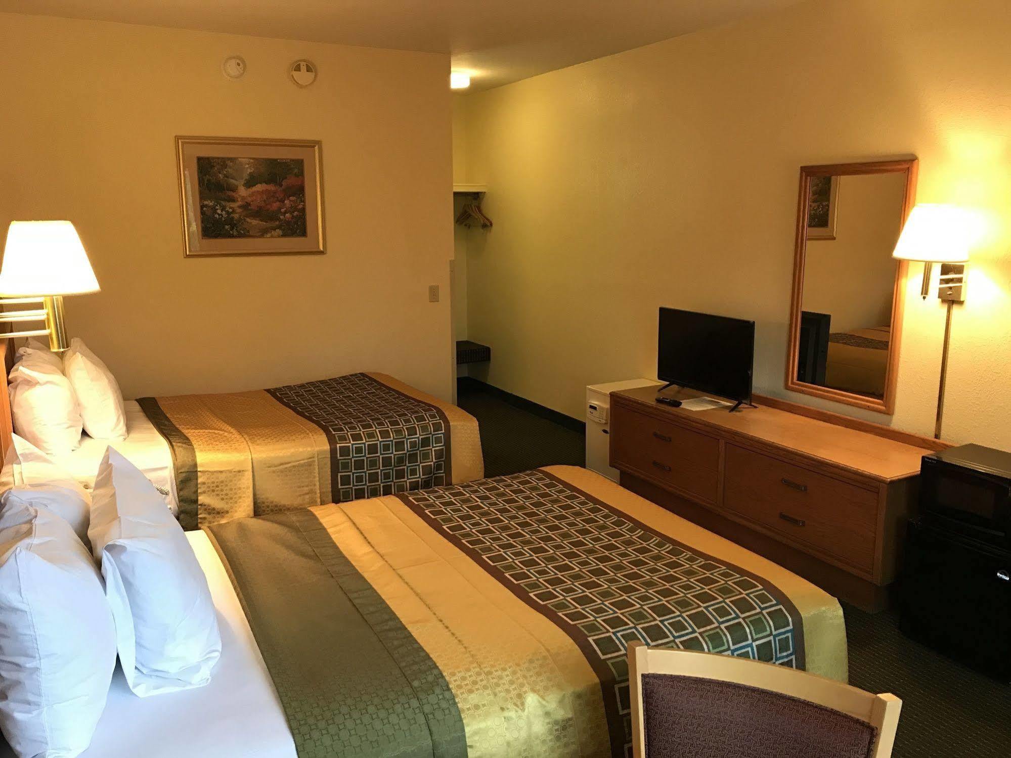 Budget Host Inn Сандъски Екстериор снимка