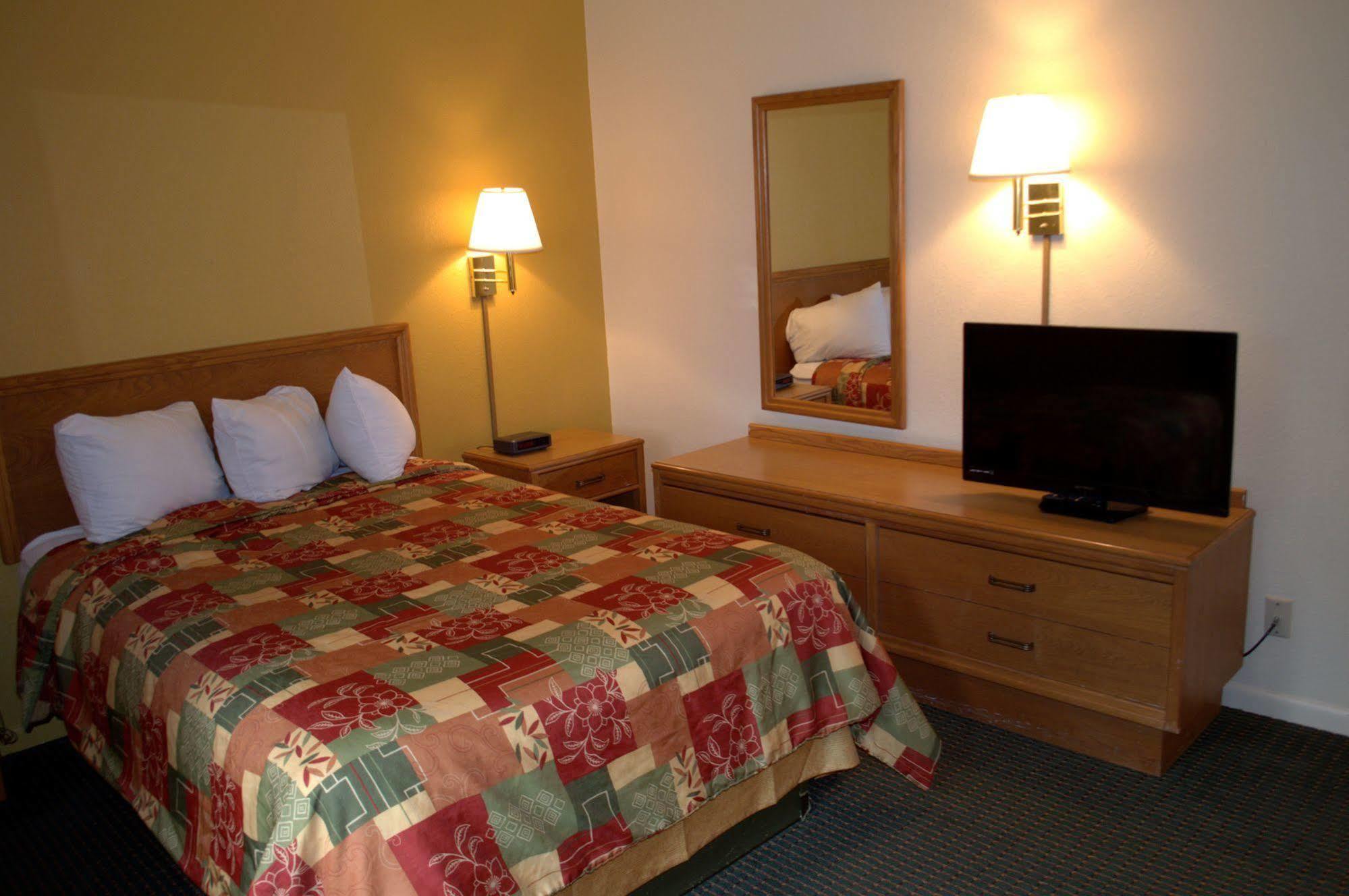 Budget Host Inn Сандъски Екстериор снимка