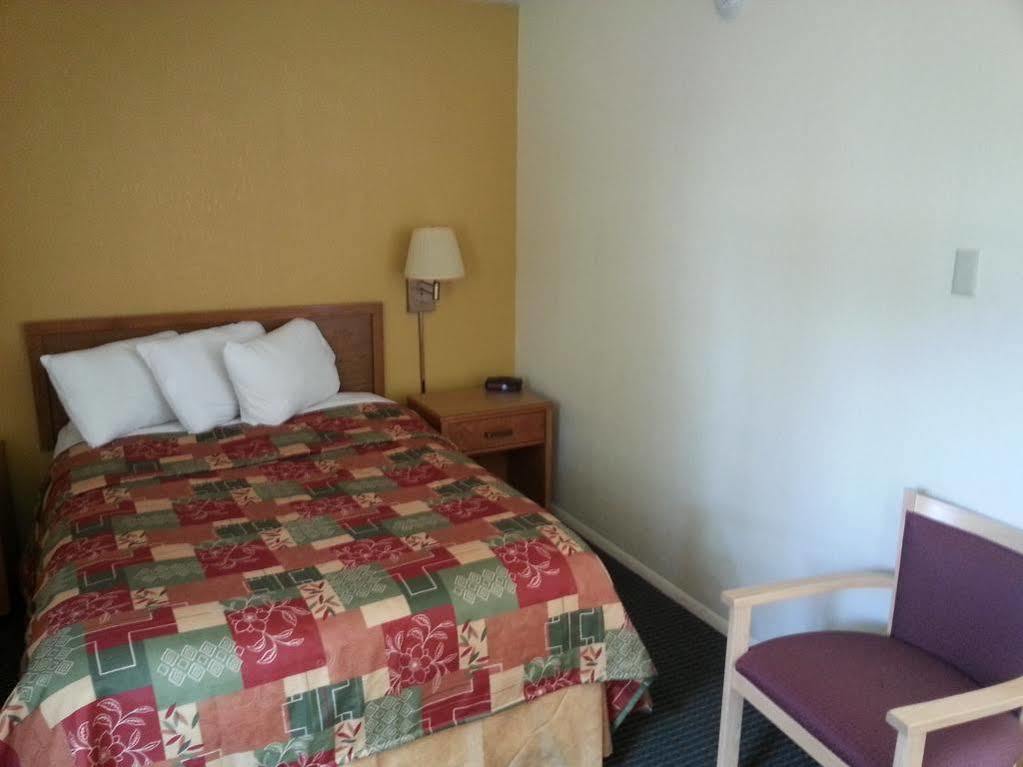 Budget Host Inn Сандъски Екстериор снимка
